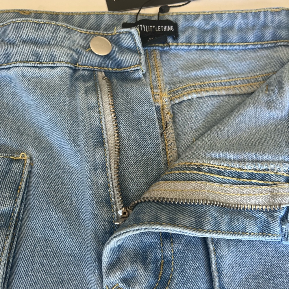 COPY - PrettyLittleThing Light Blue Denim Mini Skirt Size 6 - Picture 2 of 6
